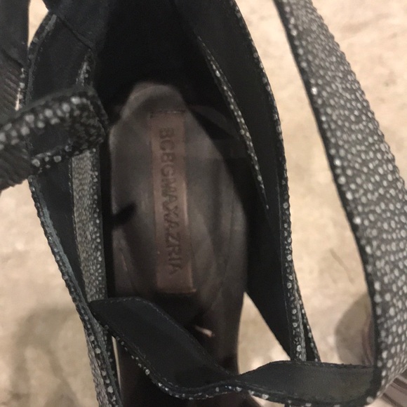 BCBG MAX AZRIA platform heels - Picture 2 of 4